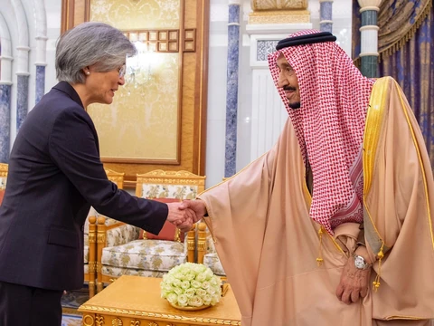 سيدي خادم الحرمين الشريفين يستقبل وزيرة خارجية كوريا الجنوبية