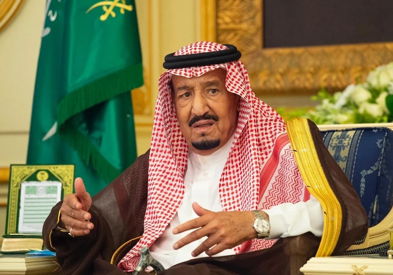 سيدي خادم الحرمين الشريفين يستقبل أصحاب السمو الأمراء والعلماء والمواطنين - صورة 2