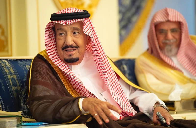 سيدي خادم الحرمين الشريفين يستقبل أصحاب السمو الأمراء والعلماء والمواطنين - صورة 3