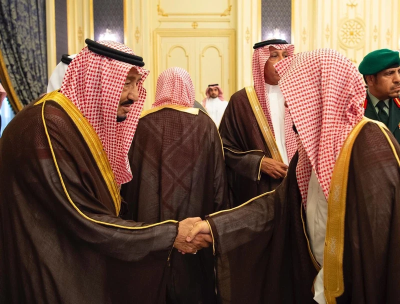 سيدي خادم الحرمين الشريفين يستقبل أصحاب السمو الأمراء والعلماء والمواطنين - صورة 7