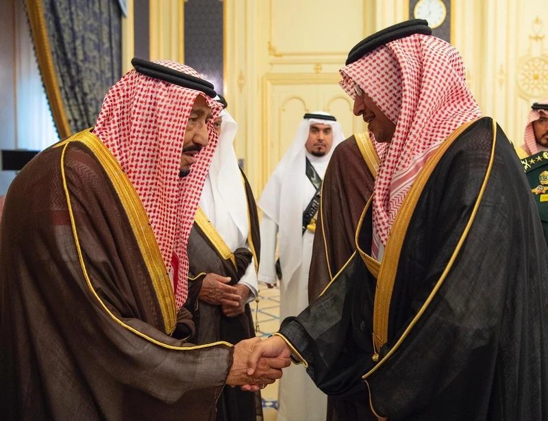 سيدي خادم الحرمين الشريفين يستقبل أصحاب السمو الأمراء والعلماء والمواطنين - صورة 9