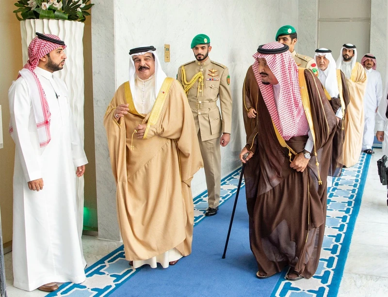 سيدي خادم الحرمين الشريفين يستقبل ملك البحرين - صورة 3