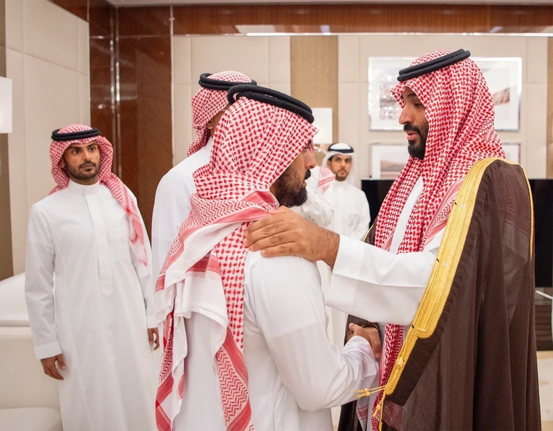 سمو سيدي ولي العهد يستقبل أسرة وذوي الشهيد اللواء عبدالعزيز الفغم - رحمه الله - - صورة 4