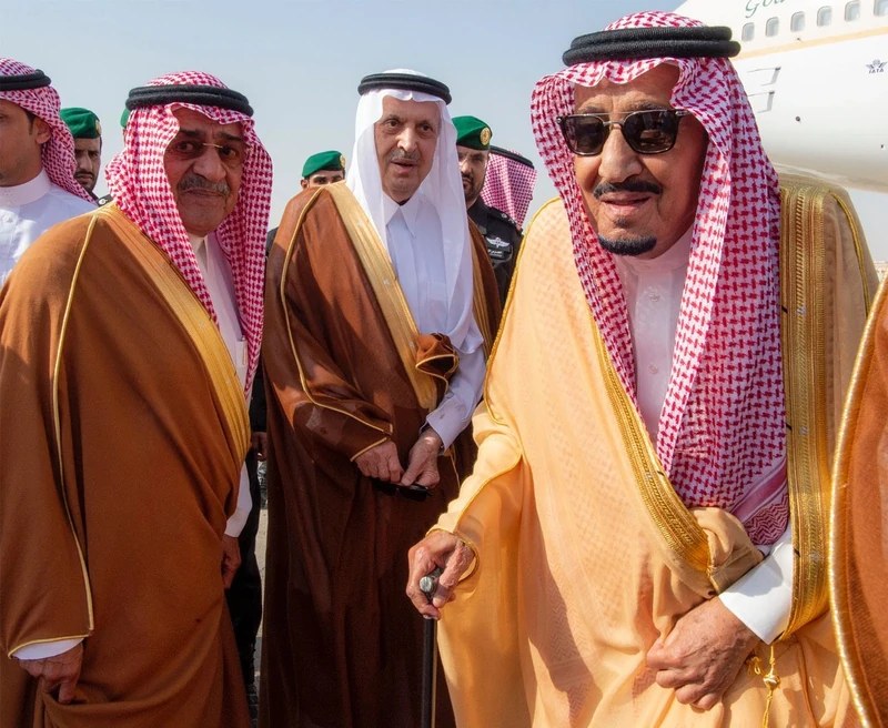 سيدي خادم الحرمين الشريفين يصل إلى الرياض قادماً من جدة - صورة 4