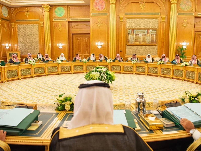 سيدي خادم الحرمين الشريفين يرأس جلسة مجلس الوزراء بالرياض 9 صفر 1441 - صورة 2