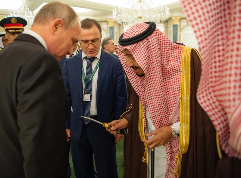 سيدي خادم الحرمين الشريفين وفخامة الرئيس الروسي في قصر اليمامة - صورة 14