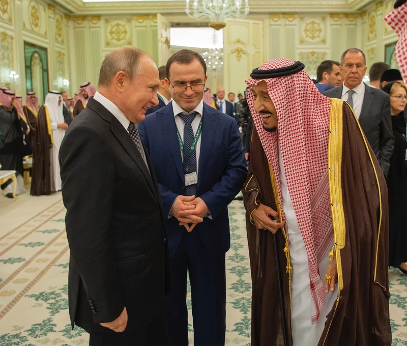 سيدي خادم الحرمين الشريفين وفخامة الرئيس الروسي في قصر اليمامة - صورة 15