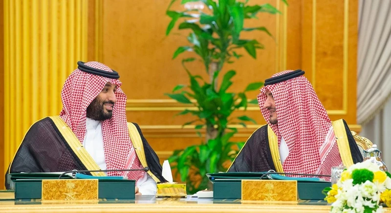 سيدي خادم الحرمين الشريفين يرأس جلسة مجلس الوزراء - صورة 4
