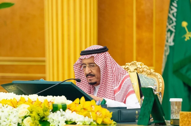 سيدي خادم الحرمين الشريفين يرأس جلسة مجلس الوزراء - صورة 6