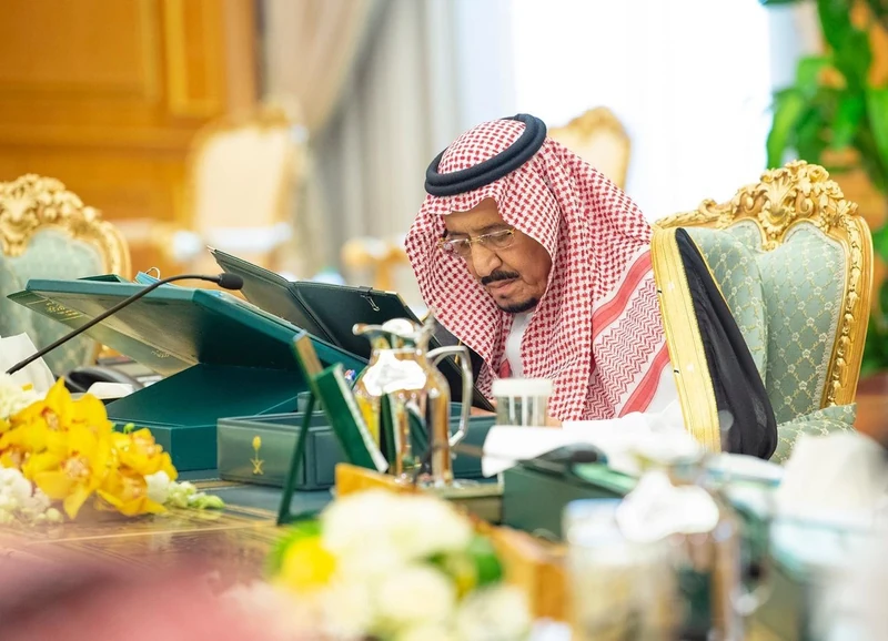 سيدي خادم الحرمين الشريفين يرأس جلسة مجلس الوزراء - صورة 7