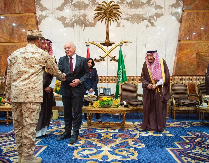 سيدي خادم الحرمين الشريفين يستقبل رئيس الاتحاد السويسري - صورة 9