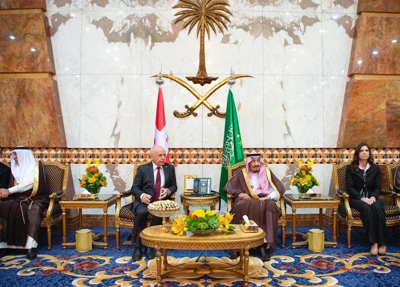 سيدي خادم الحرمين الشريفين يستقبل رئيس الاتحاد السويسري - صورة 15
