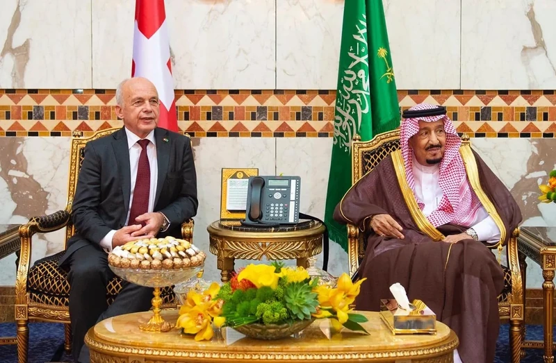 سيدي خادم الحرمين الشريفين يستقبل رئيس الاتحاد السويسري - صورة 17