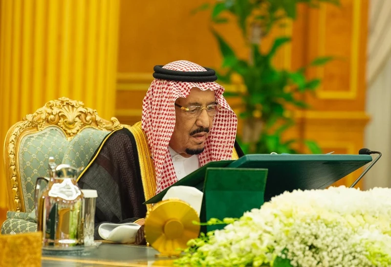 سيدي خادم الحرمين الشريفين يرأس جلسة مجلس الوزراء - صورة 4