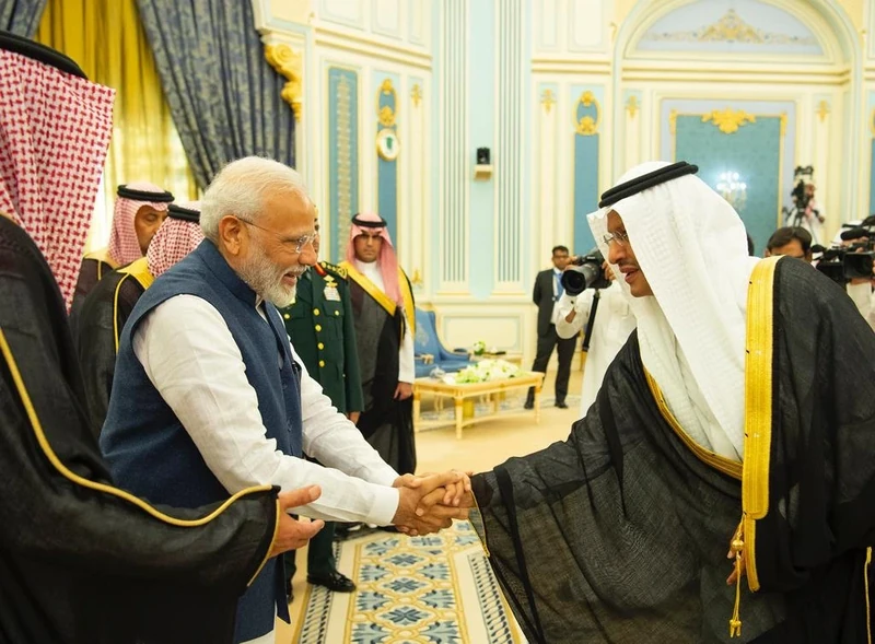 سيدي خادم الحرمين الشريفين يستقبل دولة رئيس وزراء جمهورية الهند - صورة 13
