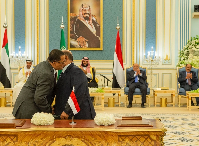 سمو سيدي ولي العهد يرعى التوقيع على وثيقة اتفاق الرياض - صورة 6