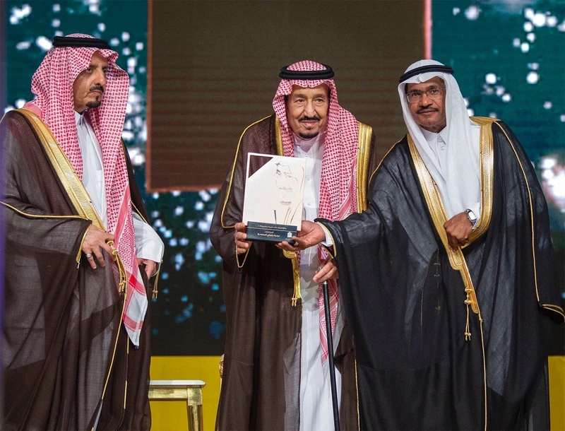 سيدي خادم الحرمين الشريفين يرعى حفل تكريم الفائزين بجائزة الملك خالد - صورة 5