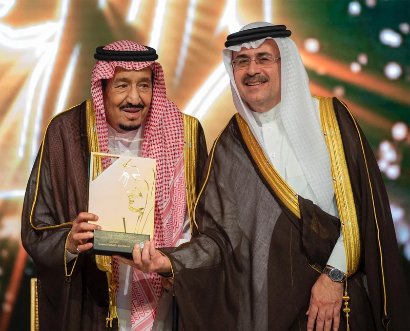سيدي خادم الحرمين الشريفين يرعى حفل تكريم الفائزين بجائزة الملك خالد - صورة 9