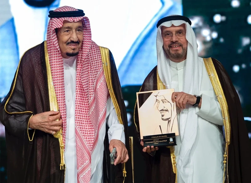 سيدي خادم الحرمين الشريفين يرعى حفل تكريم الفائزين بجائزة الملك خالد - صورة 11