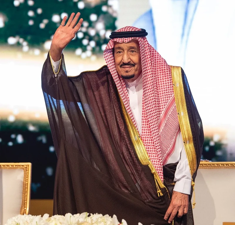 سيدي خادم الحرمين الشريفين يرعى حفل تكريم الفائزين بجائزة الملك خالد - صورة 21