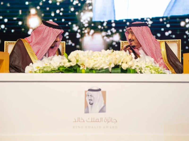 سيدي خادم الحرمين الشريفين يرعى حفل تكريم الفائزين بجائزة الملك خالد - صورة 22