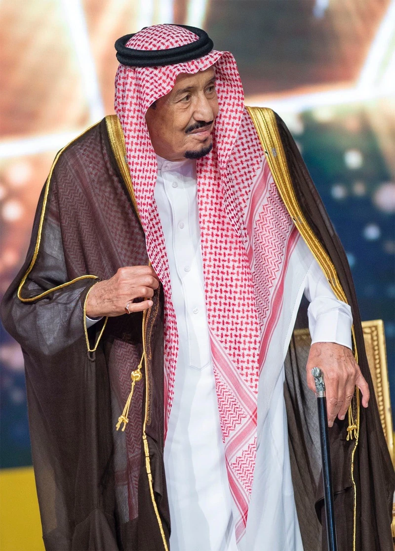 سيدي خادم الحرمين الشريفين يرعى حفل تكريم الفائزين بجائزة الملك خالد - صورة 28