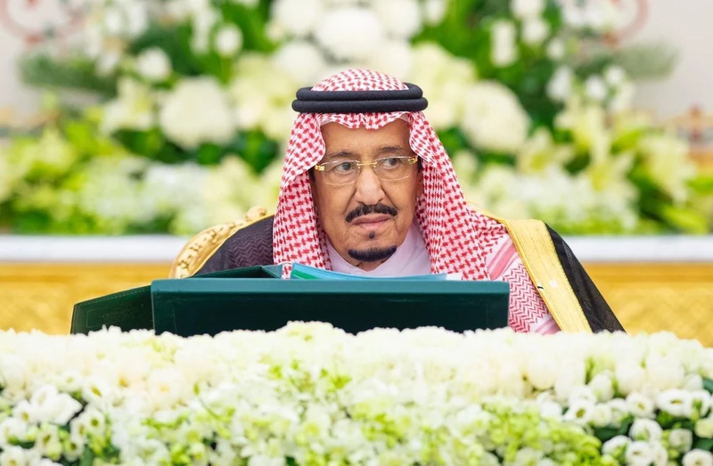 سيدي خادم الحرمين الشريفين يرأس جلسة مجلس الوزراء - صورة 2