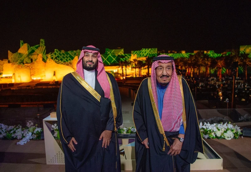 سيدي خادم الحرمين الشريفين يرعى وضع حجر الأساس لمشروع بوابة الدرعية - صورة 4