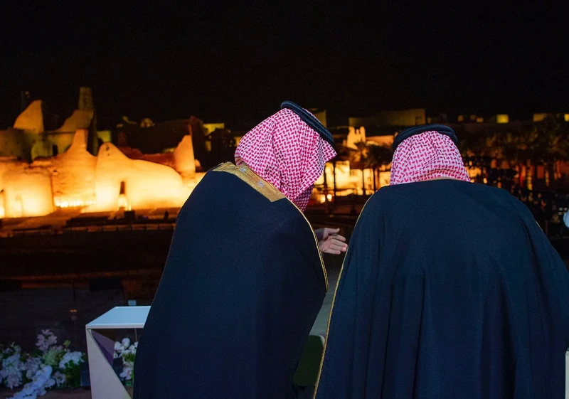 سيدي خادم الحرمين الشريفين يرعى وضع حجر الأساس لمشروع بوابة الدرعية - صورة 7