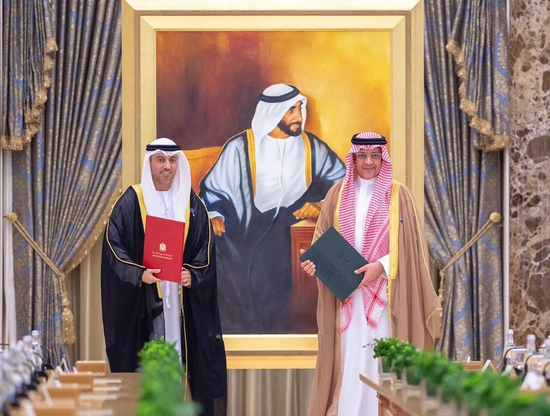 سمو سيدي ولي العهد يصل أبوظبي في زيارة رسمية إلى الإمارات - صورة 14