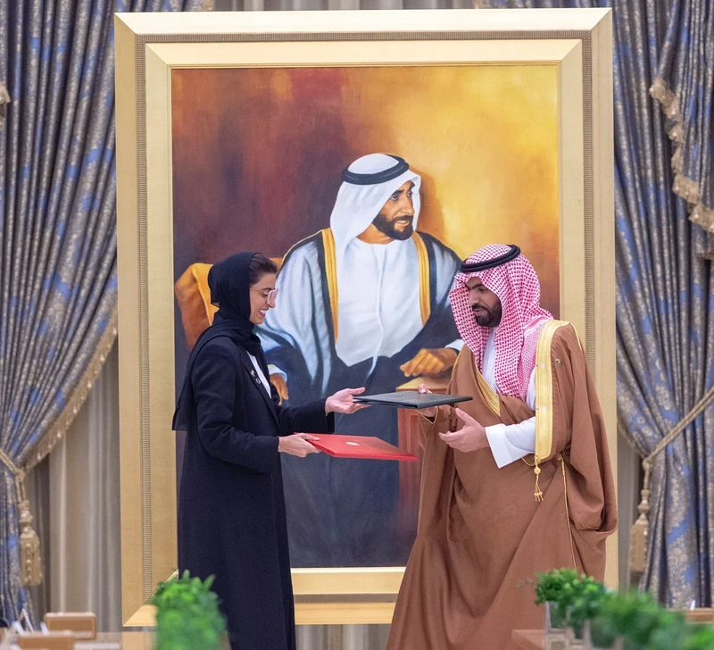 سمو سيدي ولي العهد يصل أبوظبي في زيارة رسمية إلى الإمارات - صورة 24