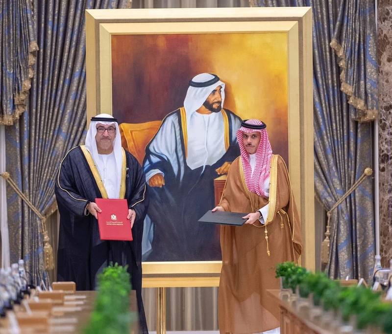 سمو سيدي ولي العهد يصل أبوظبي في زيارة رسمية إلى الإمارات - صورة 9