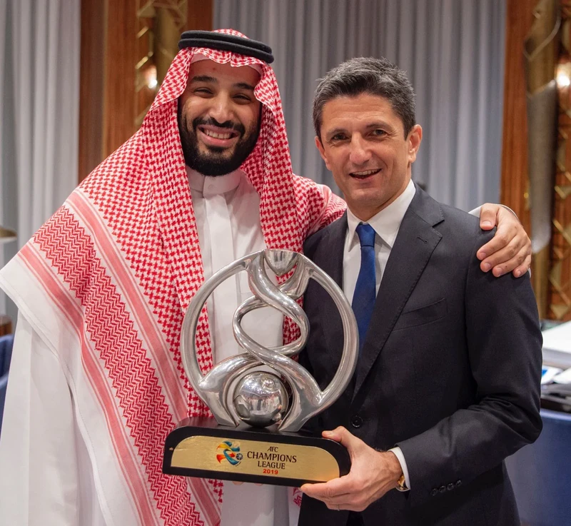 سمو سيدي ولي العهد يستقبل منسوبي نادي الهلال بمناسبة تحقيق البطولة الآسيوية - صورة 14