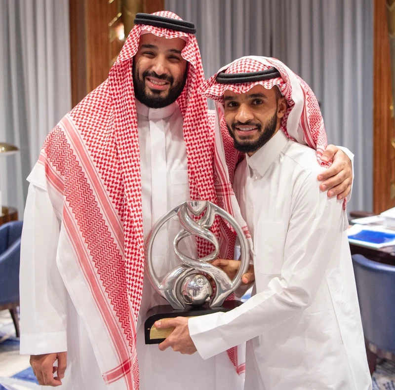 سمو سيدي ولي العهد يستقبل منسوبي نادي الهلال بمناسبة تحقيق البطولة الآسيوية - صورة 17