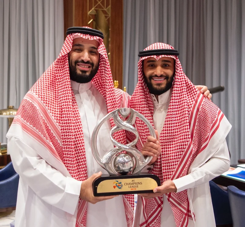 سمو سيدي ولي العهد يستقبل منسوبي نادي الهلال بمناسبة تحقيق البطولة الآسيوية - صورة 21