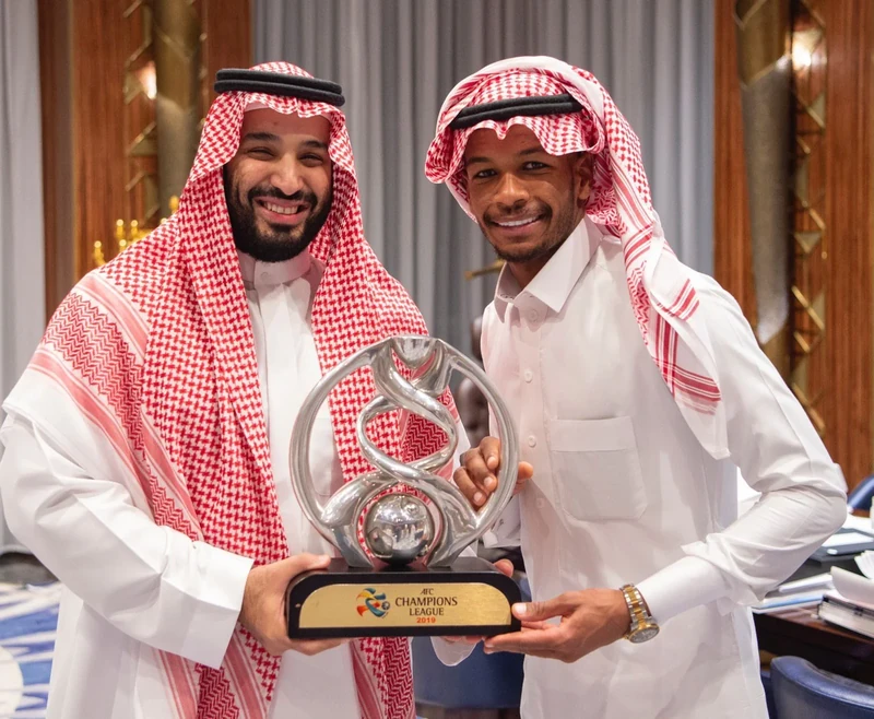 سمو سيدي ولي العهد يستقبل منسوبي نادي الهلال بمناسبة تحقيق البطولة الآسيوية - صورة 23