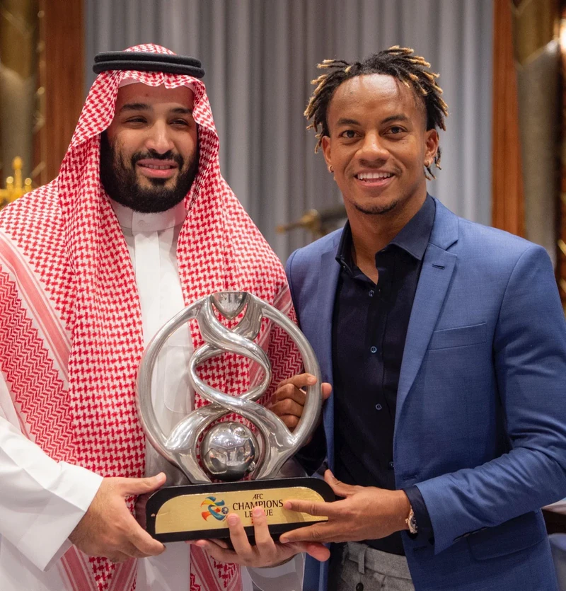 سمو سيدي ولي العهد يستقبل منسوبي نادي الهلال بمناسبة تحقيق البطولة الآسيوية - صورة 25