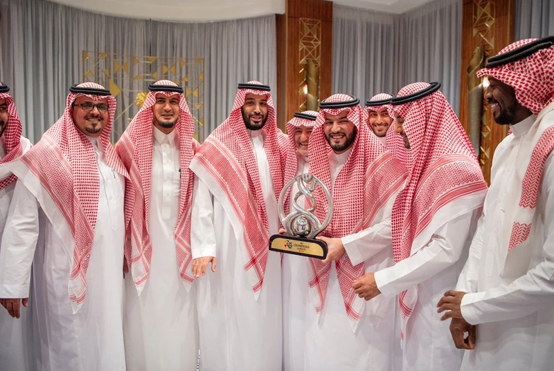 سمو سيدي ولي العهد يستقبل منسوبي نادي الهلال بمناسبة تحقيق البطولة الآسيوية - صورة 29