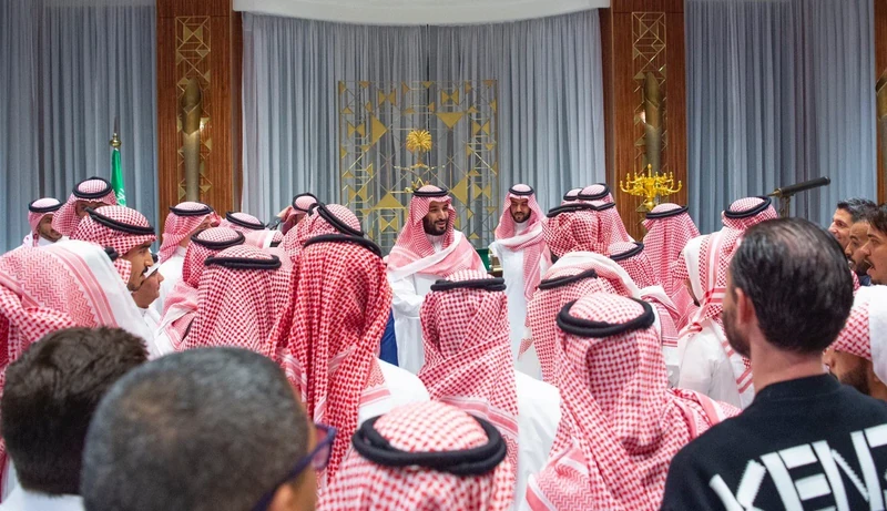 سمو سيدي ولي العهد يستقبل منسوبي نادي الهلال بمناسبة تحقيق البطولة الآسيوية - صورة 7