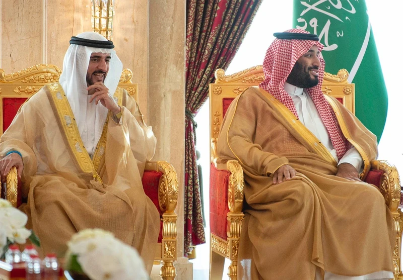 سمو سيدي ولي العهد يلتقي الشيخ محمد بن راشد آل مكتوم - صورة 3