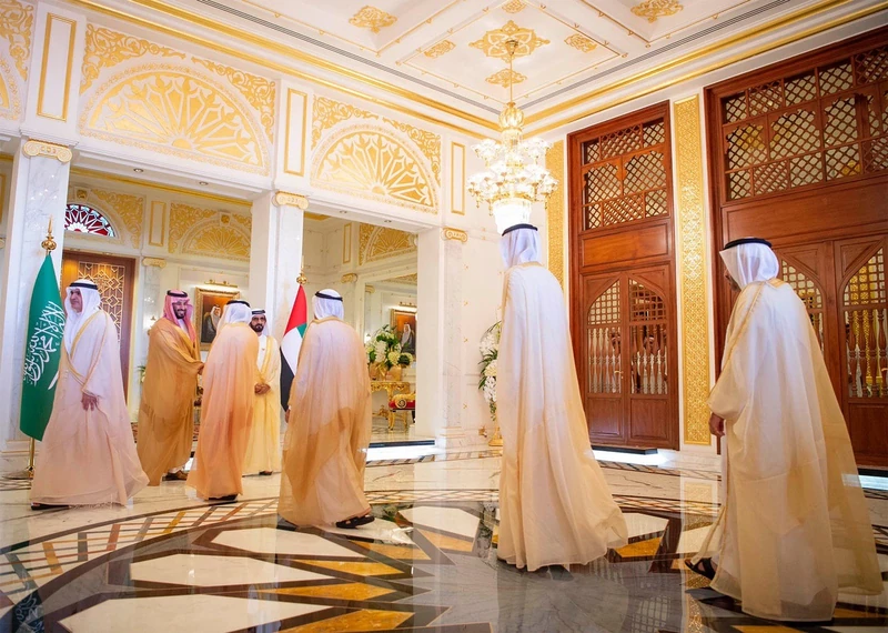 سمو سيدي ولي العهد يلتقي الشيخ محمد بن راشد آل مكتوم - صورة 6
