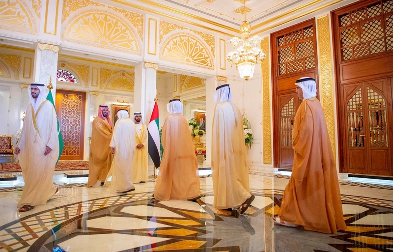 سمو سيدي ولي العهد يلتقي الشيخ محمد بن راشد آل مكتوم - صورة 7