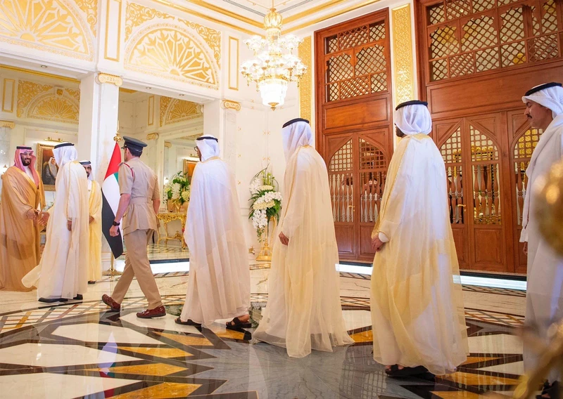 سمو سيدي ولي العهد يلتقي الشيخ محمد بن راشد آل مكتوم - صورة 10