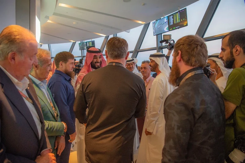 سمو سيدي ولي العهد والشيخ محمد بن راشد والشيخ محمد بن زايد يشهدون ختام فورمولا 1 - صورة 3