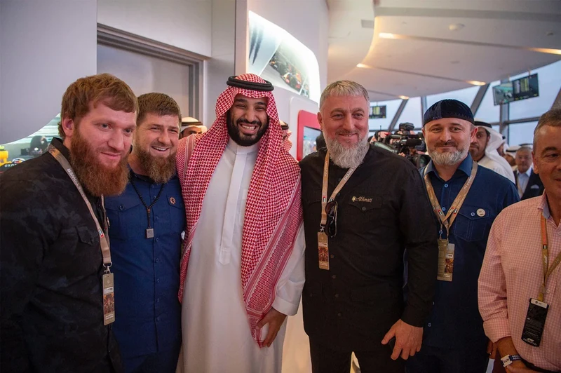 سمو سيدي ولي العهد والشيخ محمد بن راشد والشيخ محمد بن زايد يشهدون ختام فورمولا 1 - صورة 4