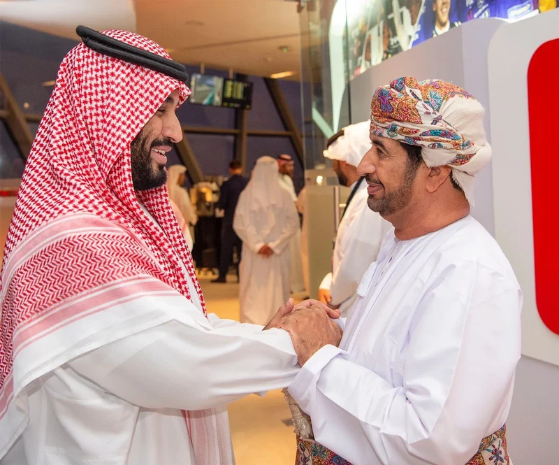 سمو سيدي ولي العهد والشيخ محمد بن راشد والشيخ محمد بن زايد يشهدون ختام فورمولا 1 - صورة 7