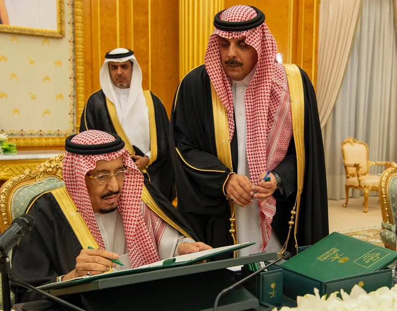 سيدي خادم الحرمين الشريفين يرأس جلسة إقرار ميزانية 2020 - صورة 3