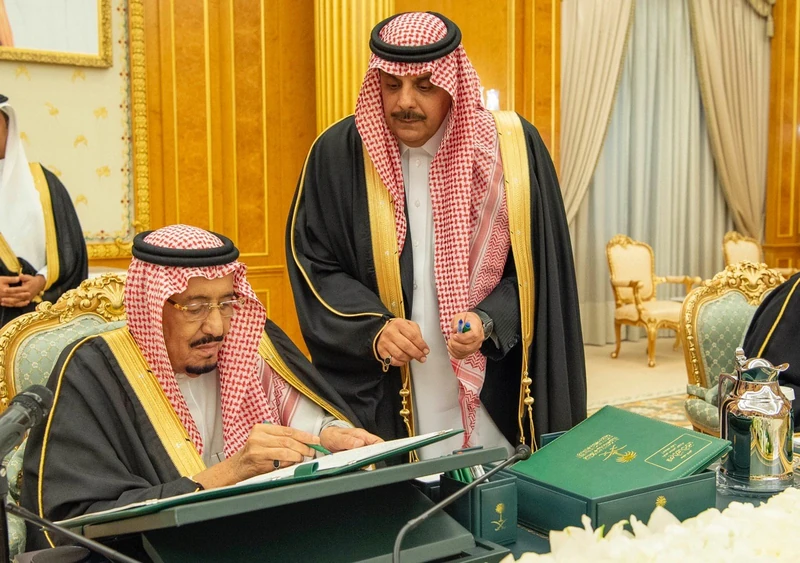 سيدي خادم الحرمين الشريفين يرأس جلسة إقرار ميزانية 2020 - صورة 4