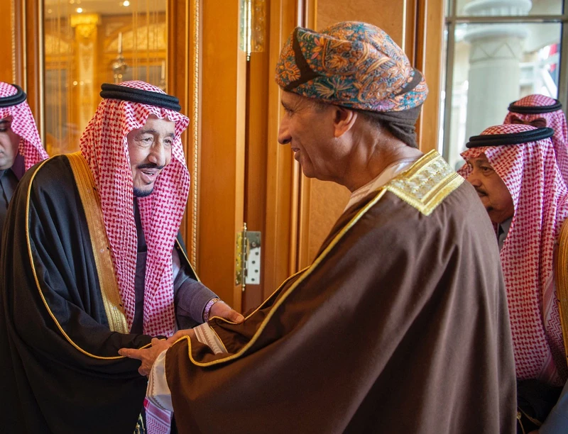 سيدي خادم الحرمين الشريفين يستقبل قادة دول مجلس التعاون - صورة 2