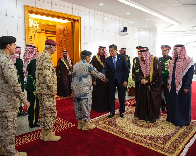 سيدي خادم الحرمين الشريفين يستقبل رئيس جمهورية قرغيزستان - صورة 11